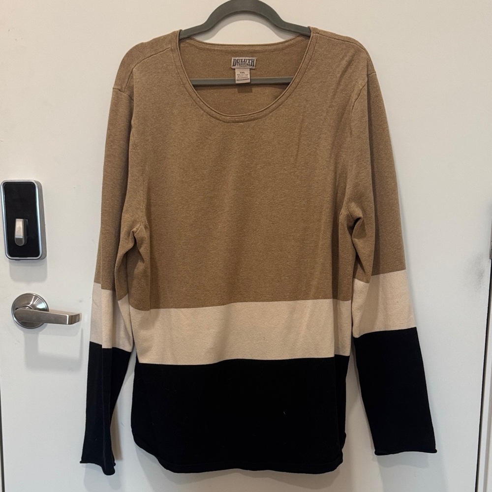 Duluth Trading Co Colorblock Long Sleeve Top in Tan, Cream & Black